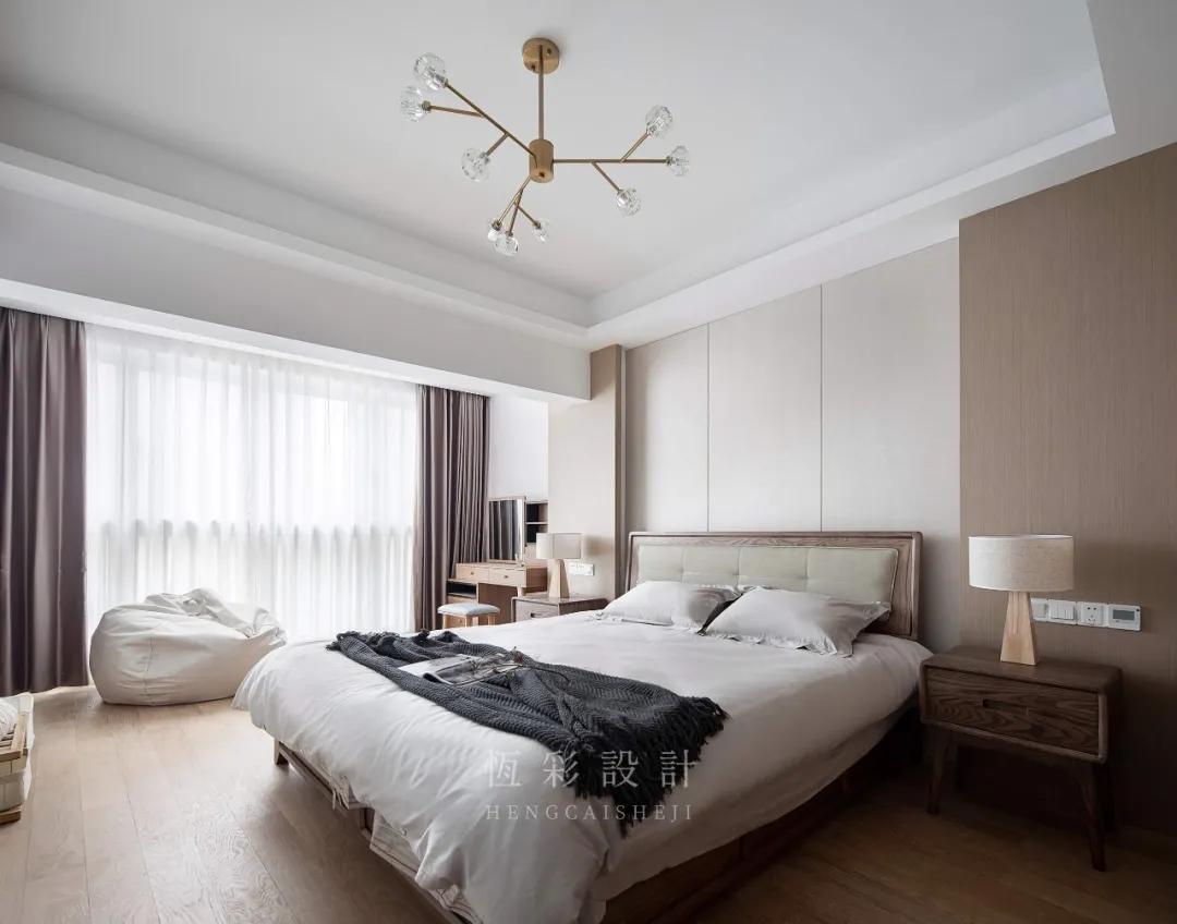 二楼衣帽间和客厅完美结合,二楼客厅开放式衣帽间