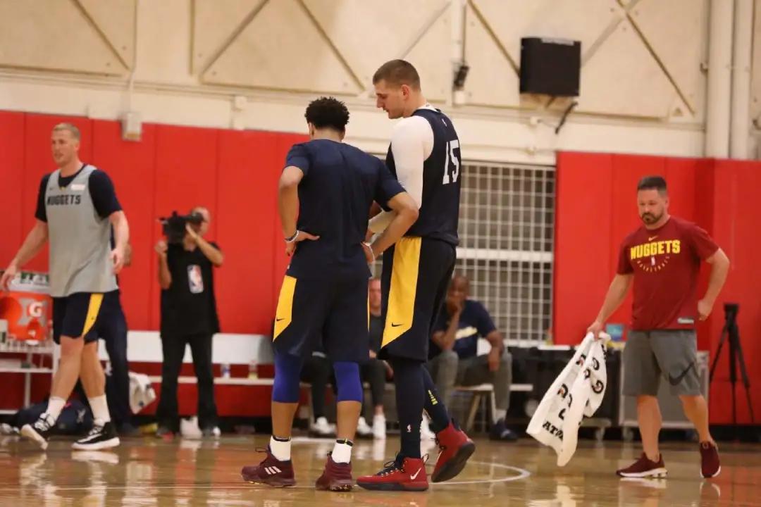 zoomgtjump约基奇,为什么约基奇喜欢穿zoomrize2