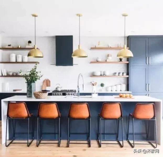 侧吸油烟机被吊柜挡住,油烟机排烟管吊柜遮挡