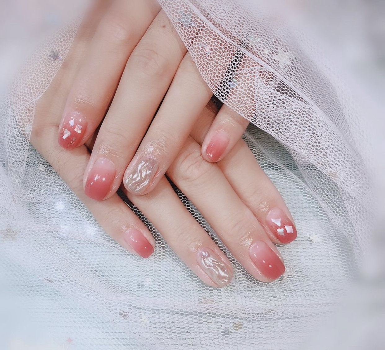 美甲夏日显白气质清冷,夏日仙气美甲适合指甲往里面长的