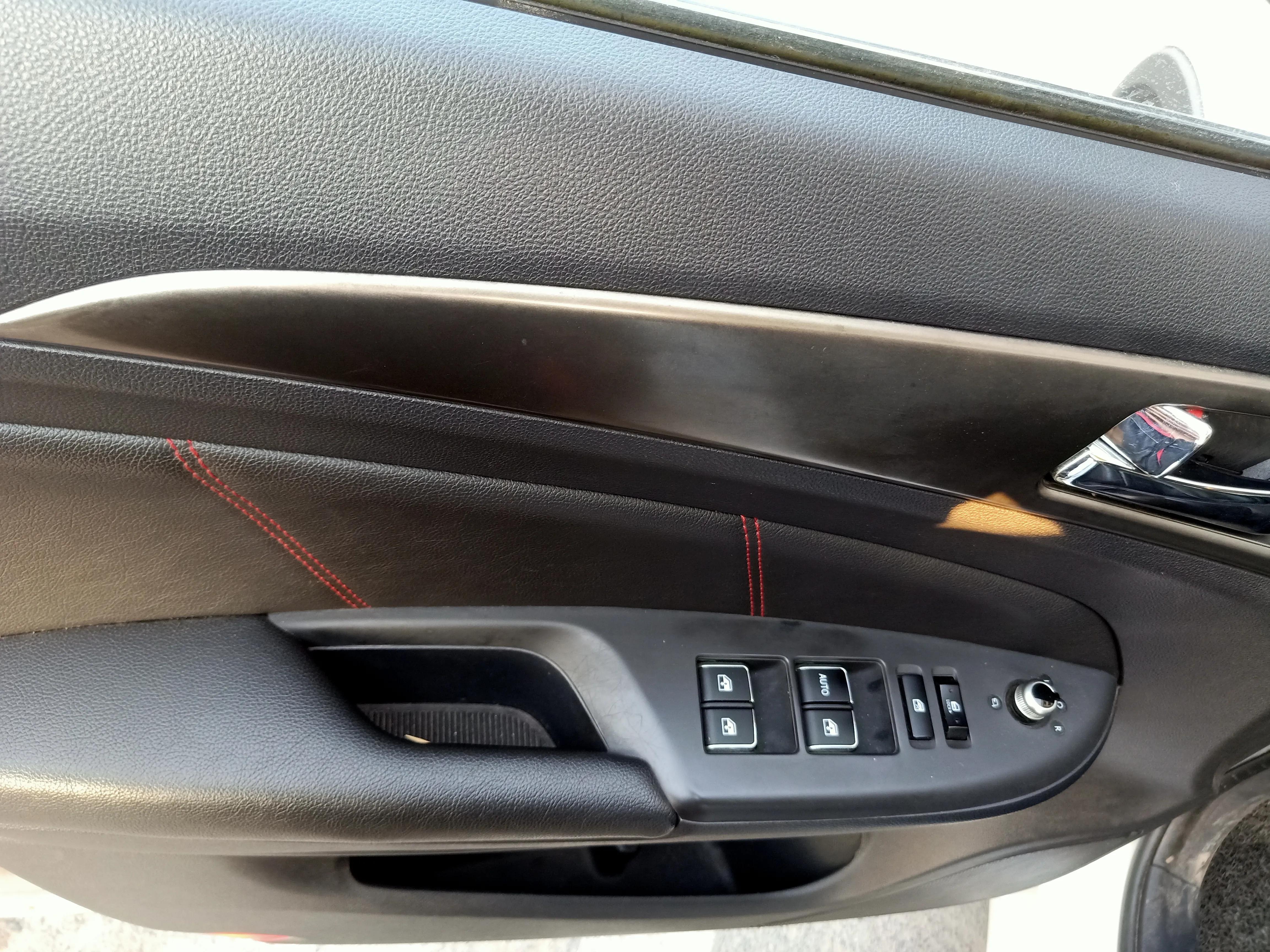 给爱车装个车垫,汽车后备箱垫实体店加装