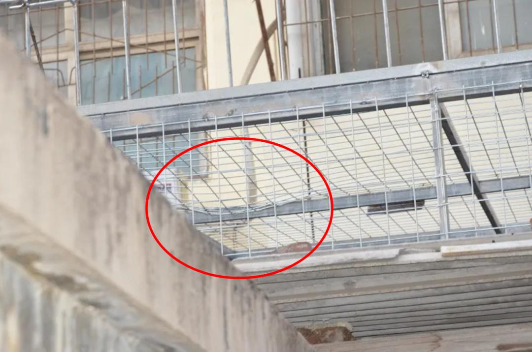 女婴坠楼后续怎么处理,坠楼女婴父亲回应拒绝治疗