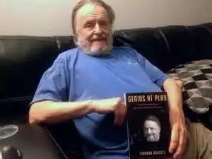 英国全能数学家JohnConway因新冠去世,是数学疯子也是游戏疯子