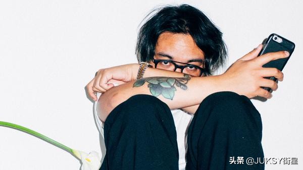 陈冠希都在穿哪些品牌,陈冠希穿红衣服的照片