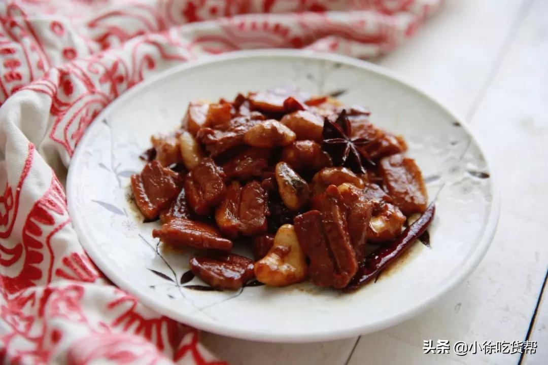 砂锅菱角红烧肉,菱角的功效与作用孕妇