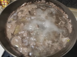 西红柿炖牛肉牛肉切法,西红柿炖牛肉怎么让牛肉烂又好吃