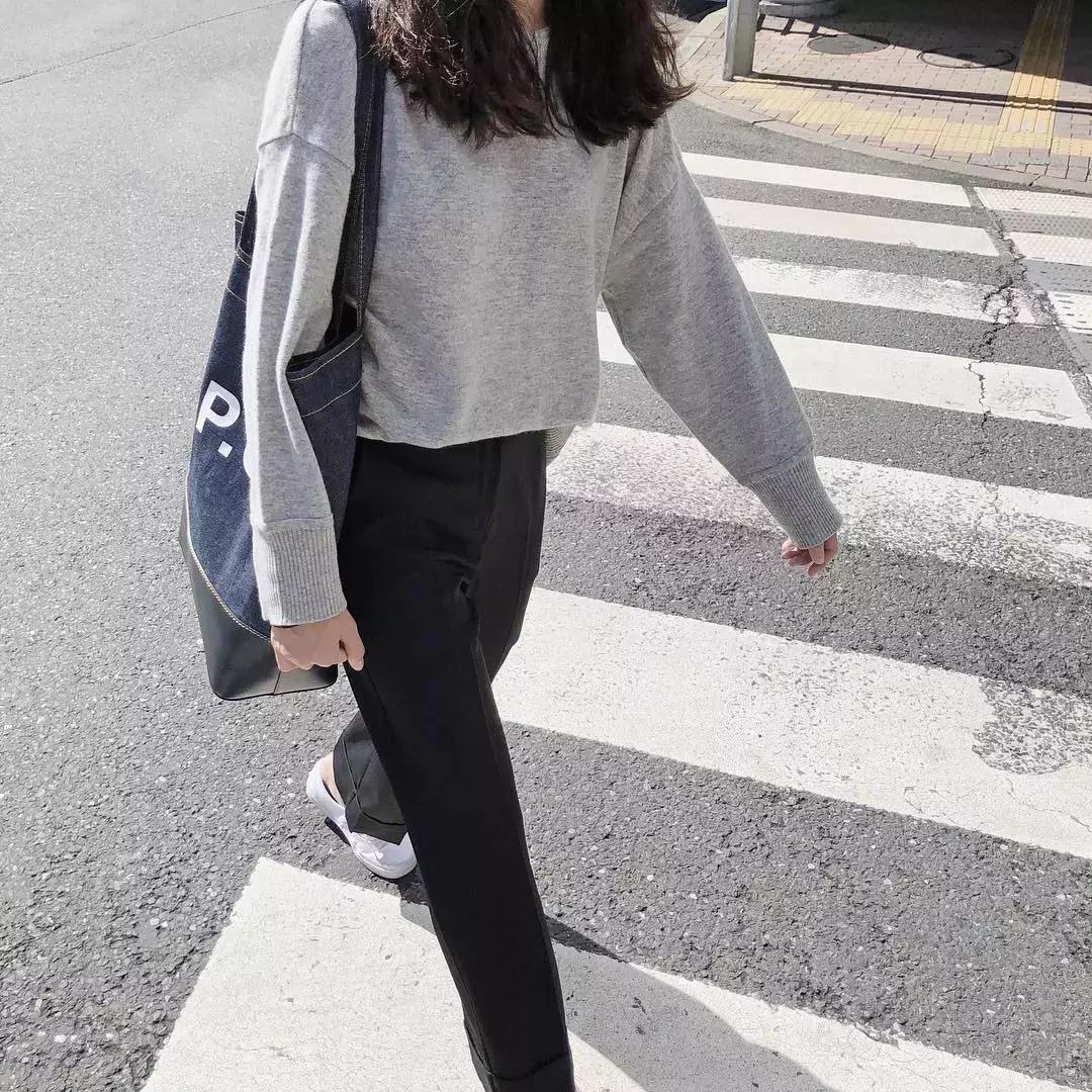 60-70岁高档奶奶装阔腿裤,最流行的奶奶裤人手必备一条