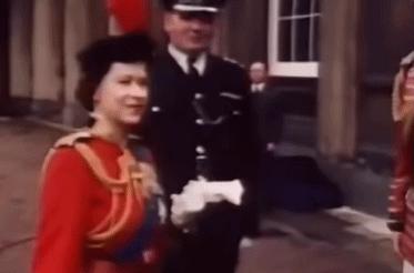 英女王下令封杀50年！王室私生活*片禁**遭泄露，百万人在线吃瓜