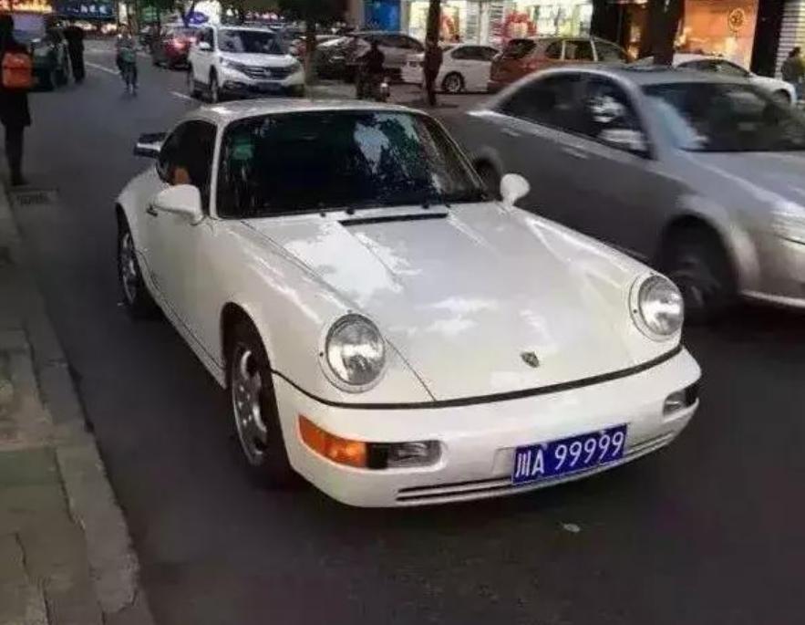 保时捷卡宴四座过年审,保时捷过年审