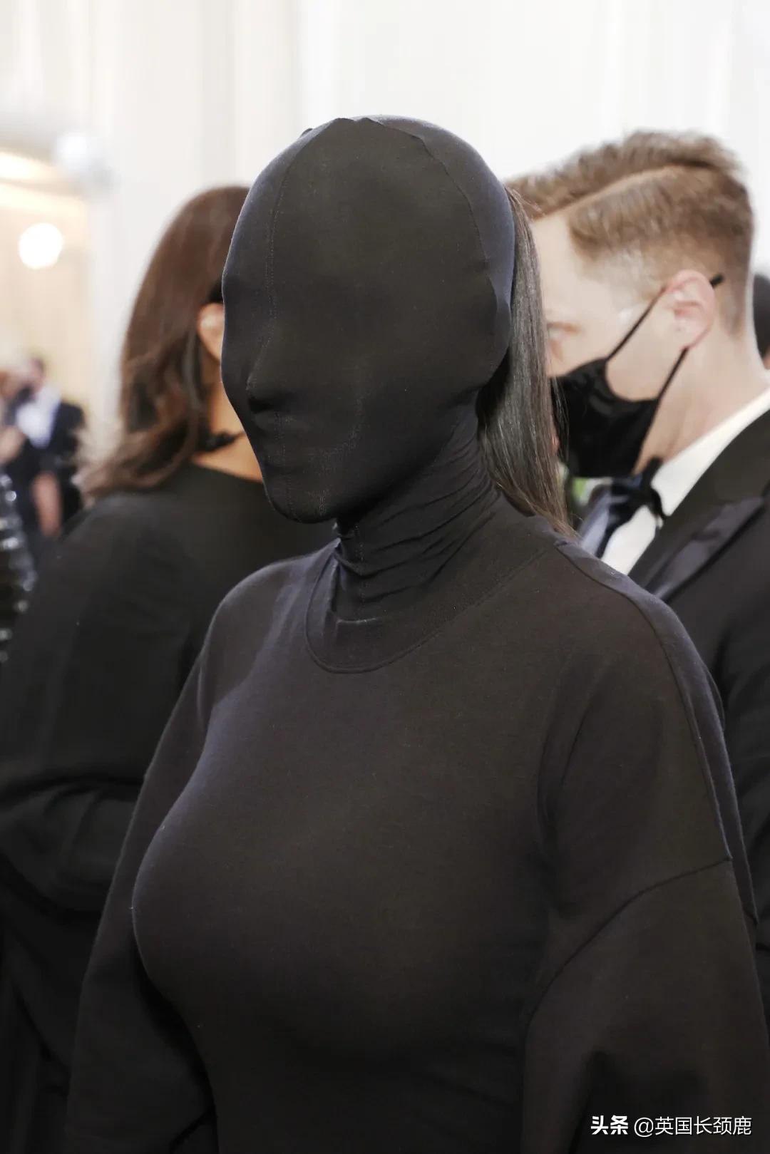 卡戴珊化身摄魂怪、碧梨赛白雪公主...今年METGALA妖魔鬼怪再出洞