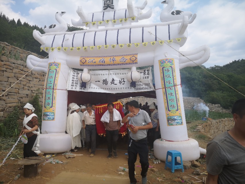 土葬会出怪事吗,山区可以土葬吗