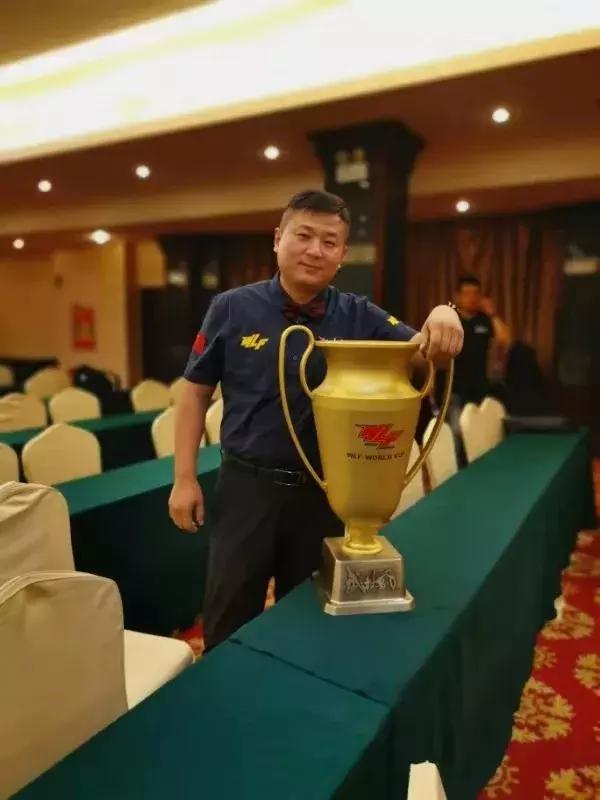 他就是中国知名搏击裁判牛槽旺