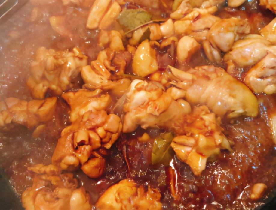 炖老母鸡汤鸡肉需要过油吗,炖鸡肉注意事项