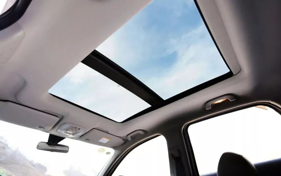 汽车天窗是鸡肋还是实用,为什么都说天窗没用
