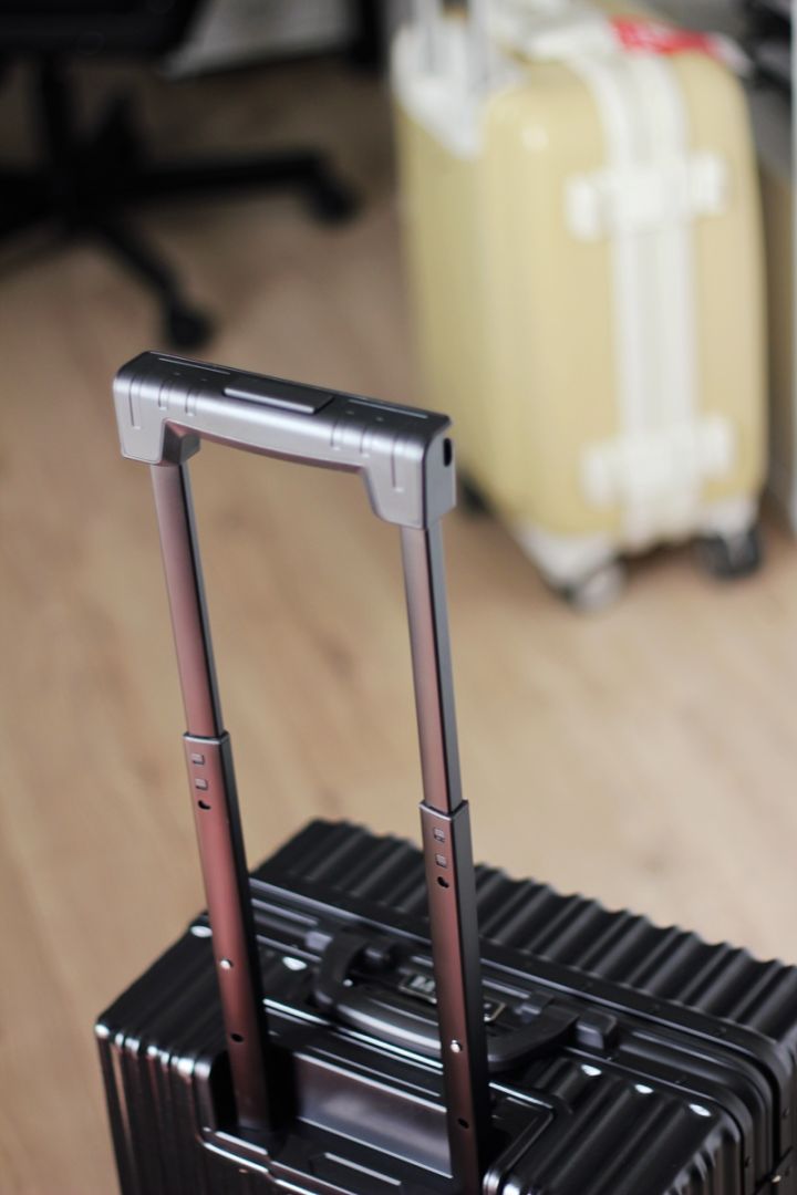 小型轻便指纹锁行李箱,便捷功能行李箱