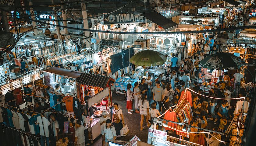 地摊经济火爆摆摊的人越来越多,地摊经济最全指南