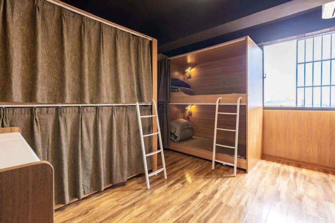 三亚易宿国际青旅义工长期招募，工作四小时/上四休二/男女不限