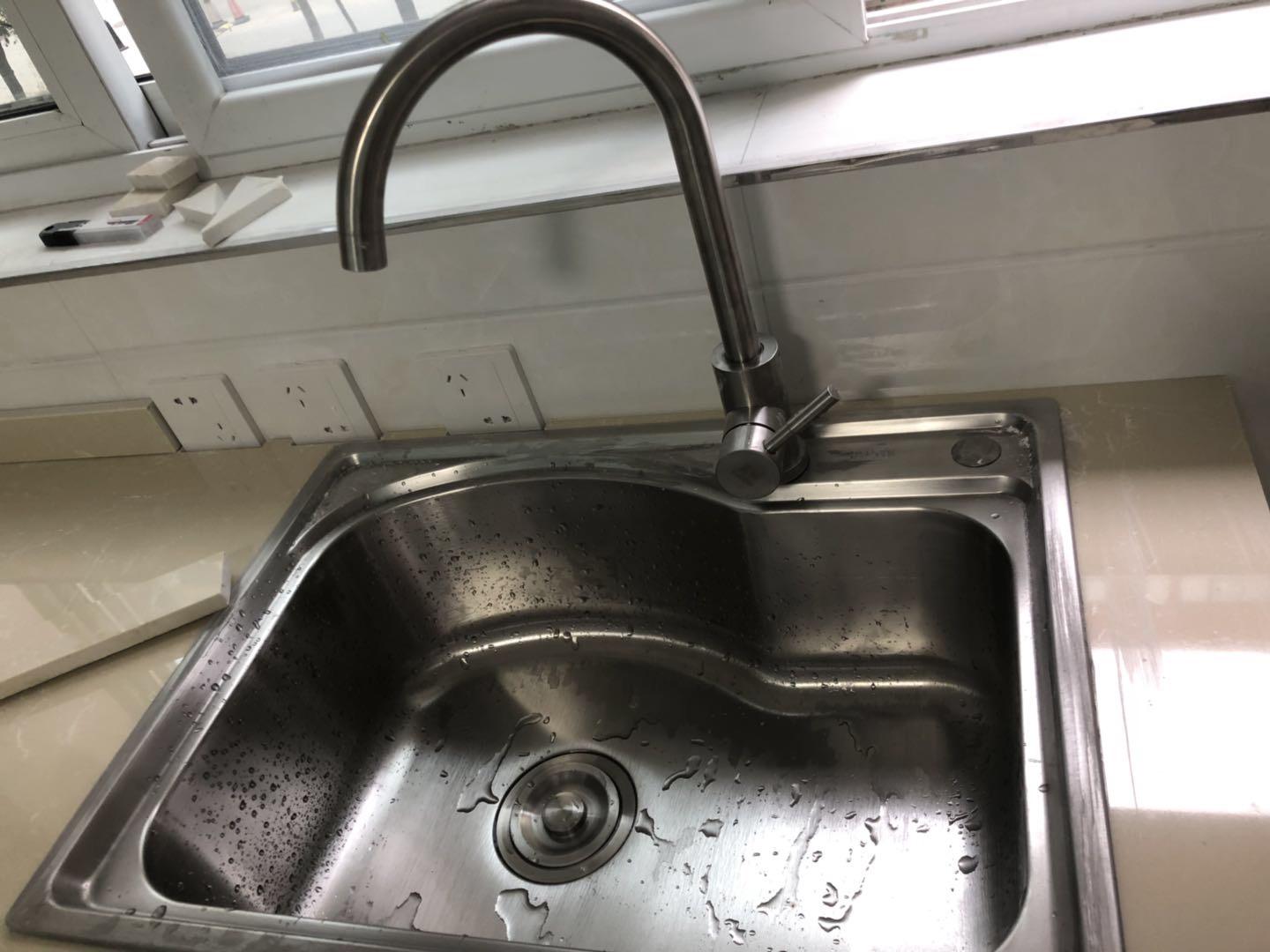 厨房的水槽堵了水下不去怎么处理,水槽下水管堵了怎么办