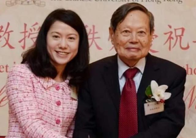 翁帆父亲谈杨振宁,翁帆父亲翁云光和杨振宁的照片