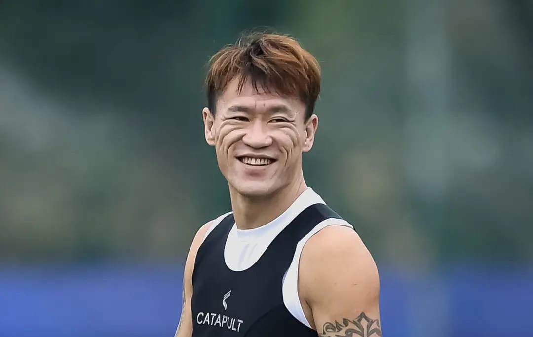 大器晚成足球运动员中后卫,大器晚成的国内足球球员