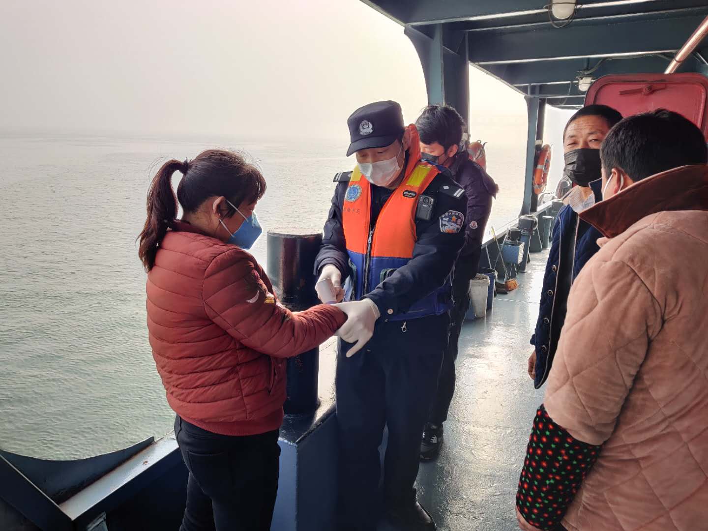 疫情当前警察不退警徽闪耀党旗红,公安局战疫工作情况