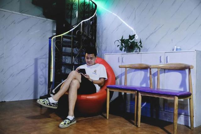 中国第一个硅胶娃娃体验馆，开在工厂区