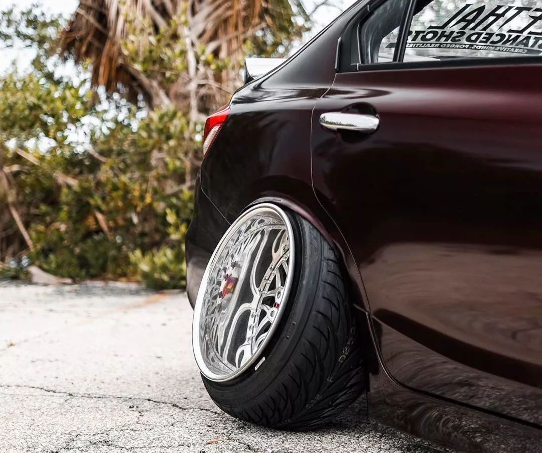 玩改装车的骚年们,没有一套精致的轮毂都不好意思出门!