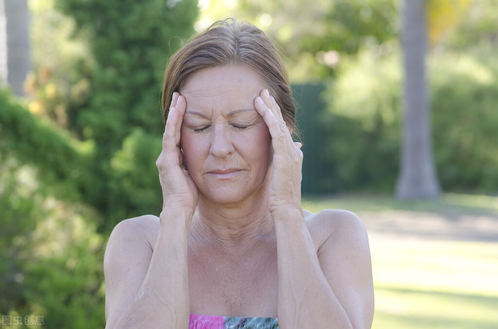 更年期，女性容易出现6种身体异常，提醒50岁左右女性注意