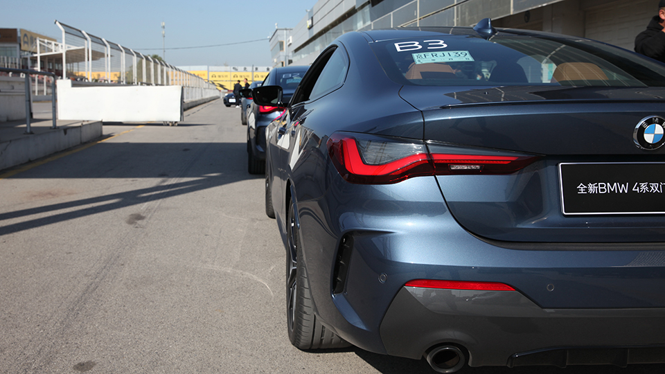 全新一代宝马4系最新消息,最新款宝马一系试驾感受