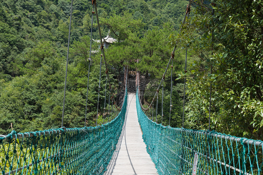 悬索桥受力是什么原理,悬索桥晃动问题如何解决