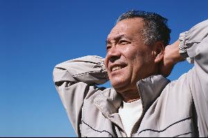 48岁头发白了怎样变黑最快最好,头发花白了有什么办法才能变黑