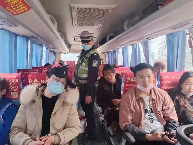 麒麟交警奉上校园周边解堵宝典,麒麟交警大队