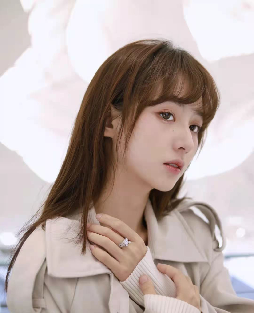 不知道手指尺寸怎么办选戒指,手指关节粗大戴戒指要怎么选钻戒