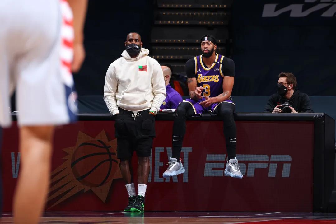 湖人或迎来最大机会,这个赛季的湖人该何去何从