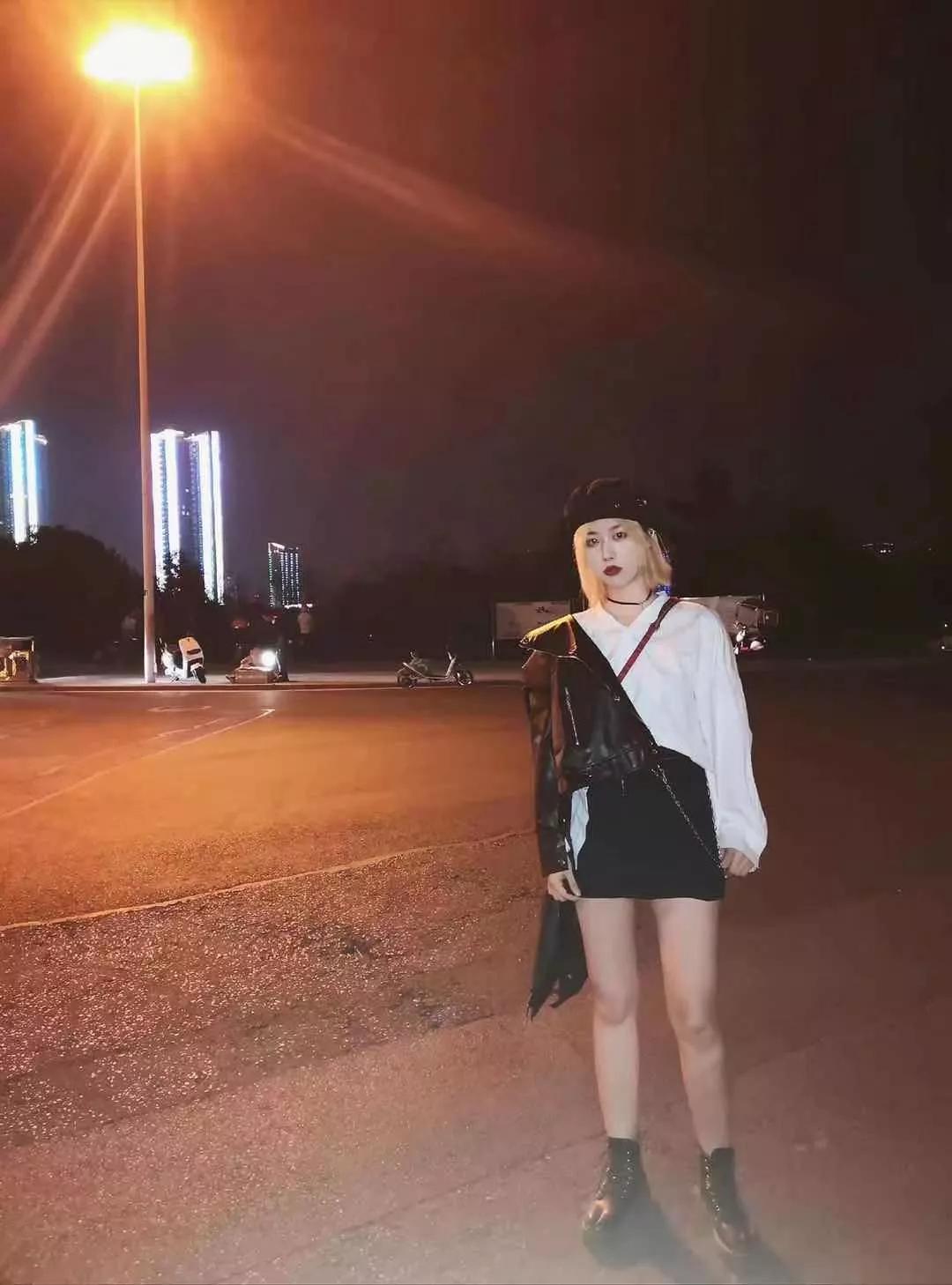 只要上班够土下班就没人认出,只要上班够土下班就认不出来