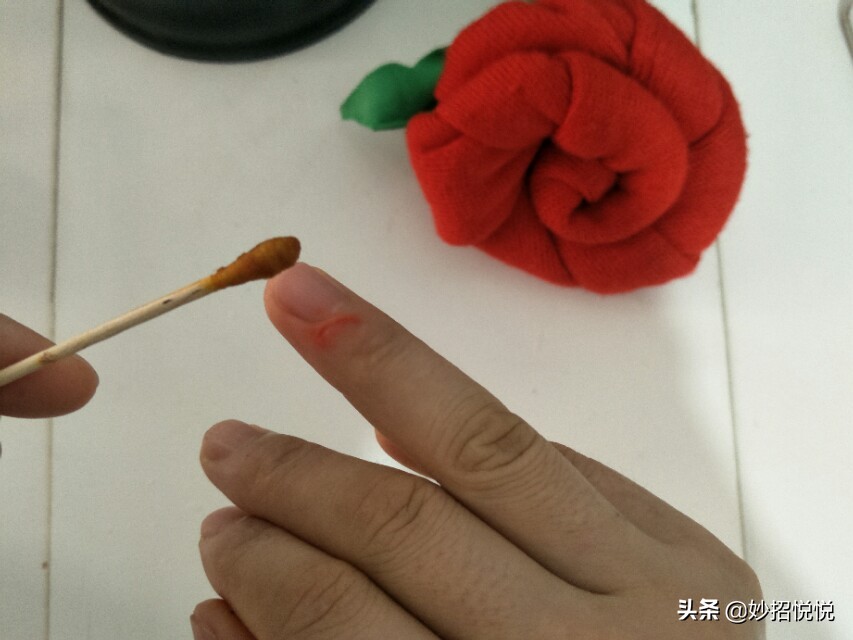 不小心被划破,这样做可以让它快速愈合,学会赶紧试试吧,很实用