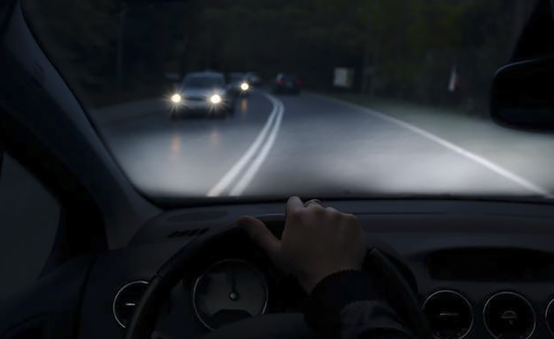 夜间跑高速看路技巧,夜间高速变道技巧