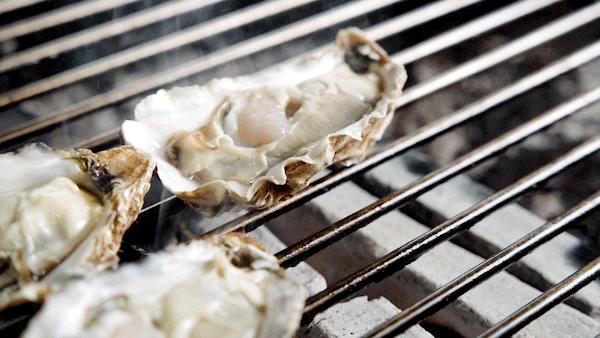 老西关炭炉羊肉煲，不给蘸酱！藏在村子里，门口停满豪车