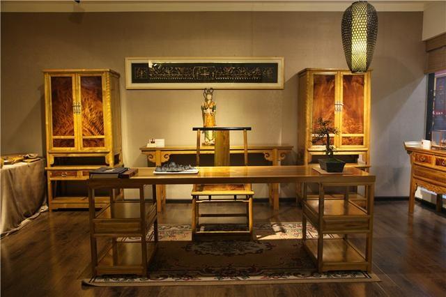 人养木，木养人，为何要用金丝楠木做家具？老木匠告诉你