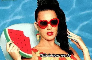 吃瓜不是“eatwatermelon”，吃瓜群众的英文怎么说？