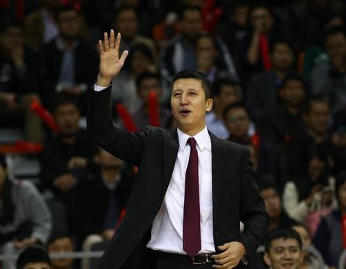 辽宁队主教练杨鸣现在干啥了,辽宁主教练杨鸣与郭士强