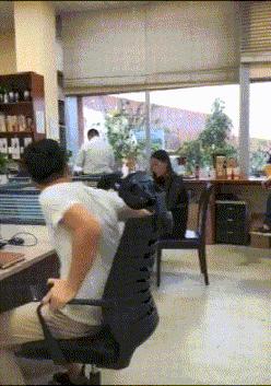 和女朋友去水上乐园,玩水上乐园掉妆