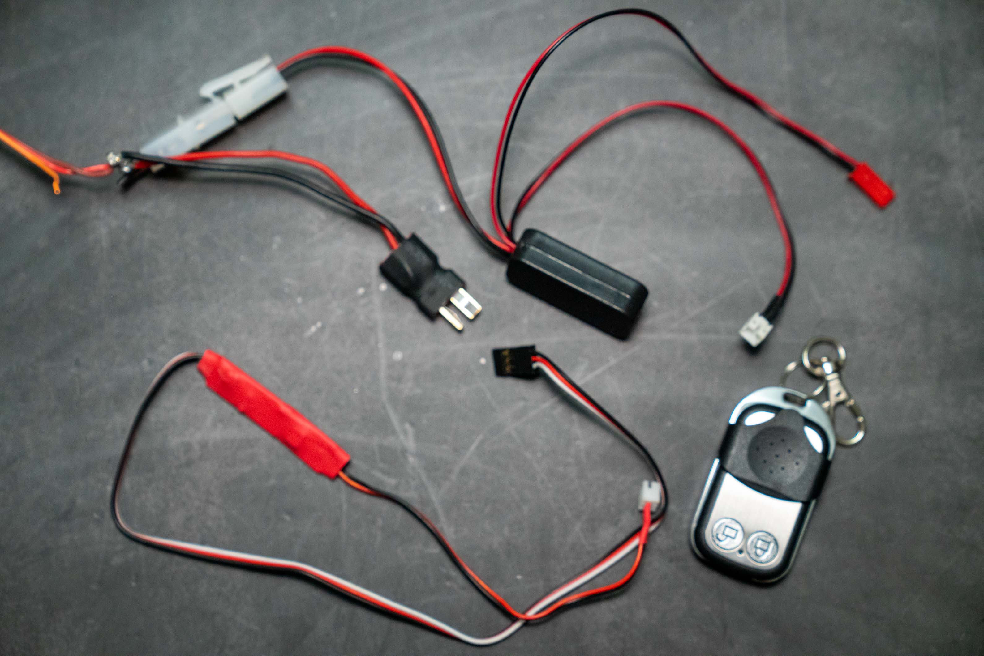 km4攀爬车怎么样,1比24牧马人攀爬车