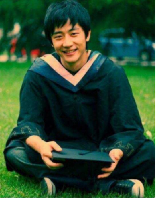 “不靠傍大姐”，36岁的黄轩，打了多少男明星的脸？