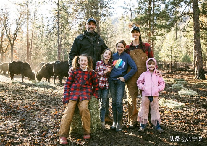 当美国爆发冠状病毒，加州农场主玛丽的繁忙工作和牛仔穿搭