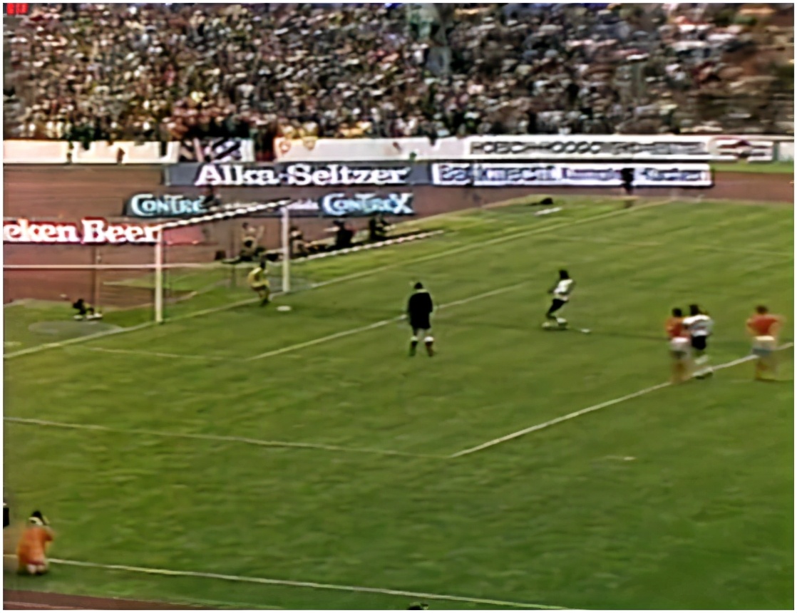 荷兰全攻全守打法是什么阵型,意大利的防守反击荷兰的全攻全守