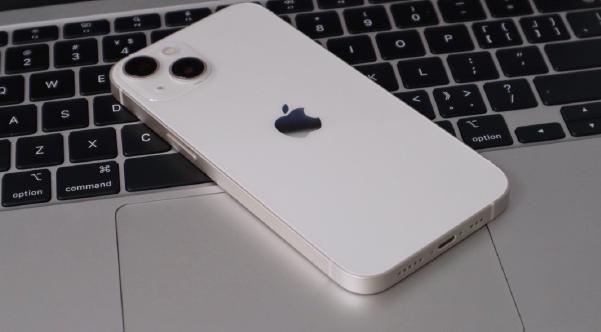 手机外观发展至今，是否还有颠峰审美之作？苹果或许不是唯一答案