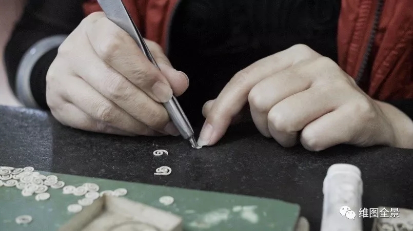 古法手工银饰匠人,匠人精神来自于平凡中的坚守