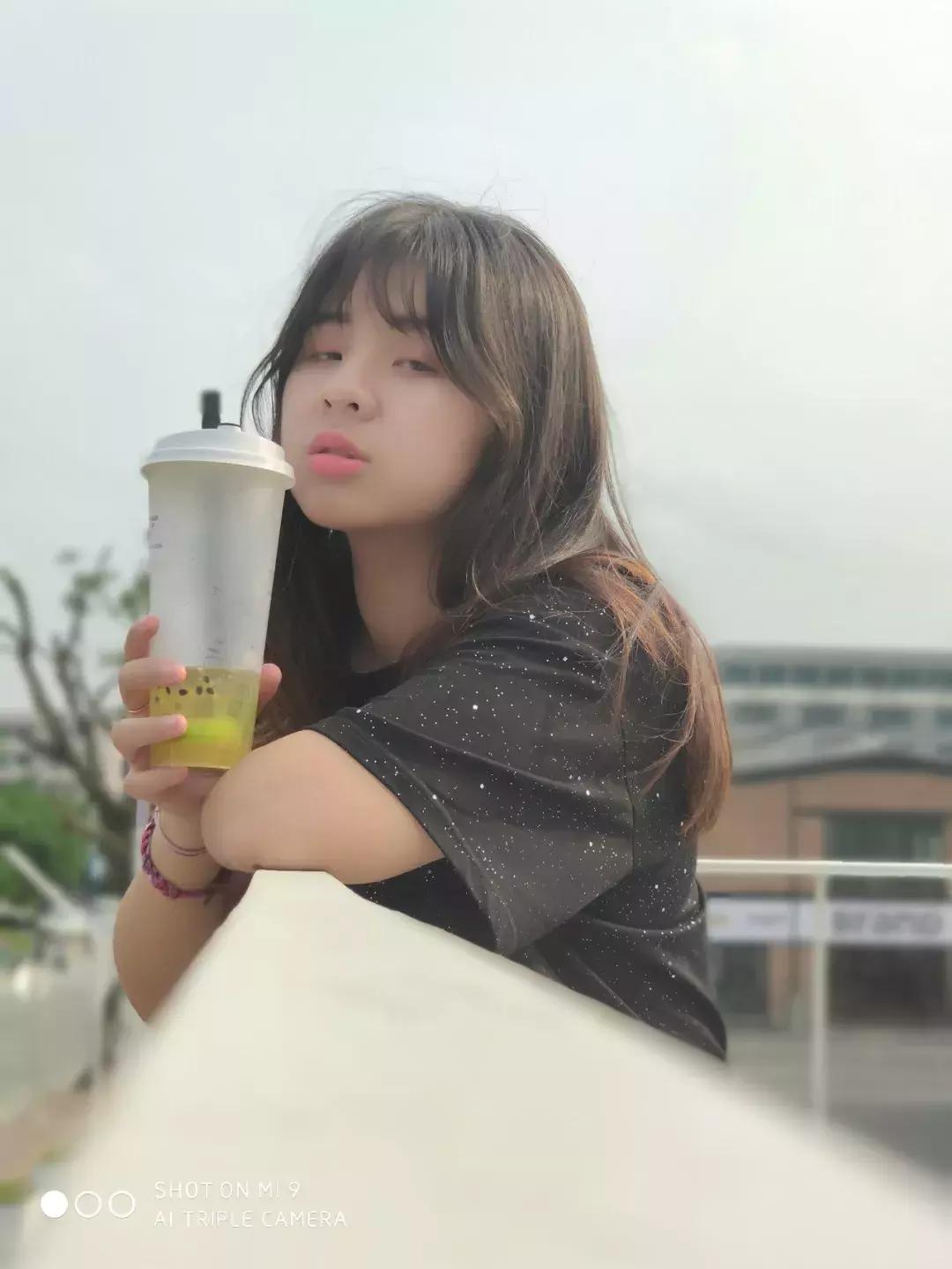 小米9发布会雷军怼华为手机,小米9雷军拍月亮