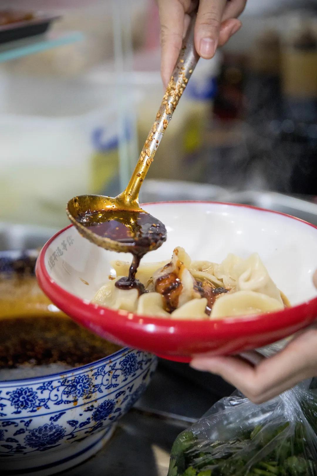 人均8元的奶茶店,人均8块的小吃